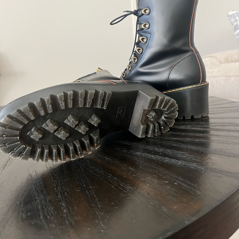 Dr. Martens Leona Boot- Size 9 - Picture 5 of 6